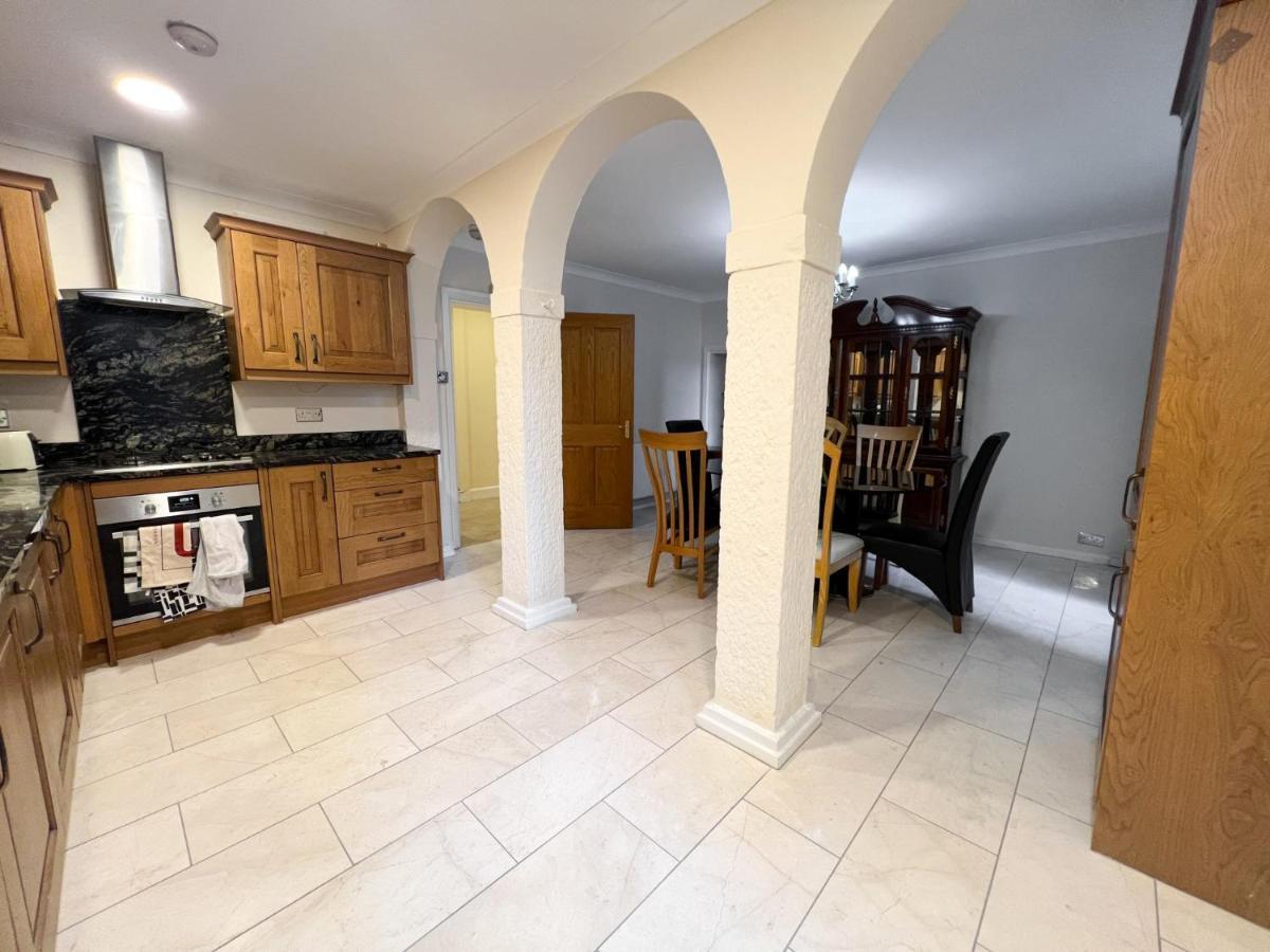 Spacious Flat Sleeps 8 Near Princes Street Edynburg Zewnętrze zdjęcie