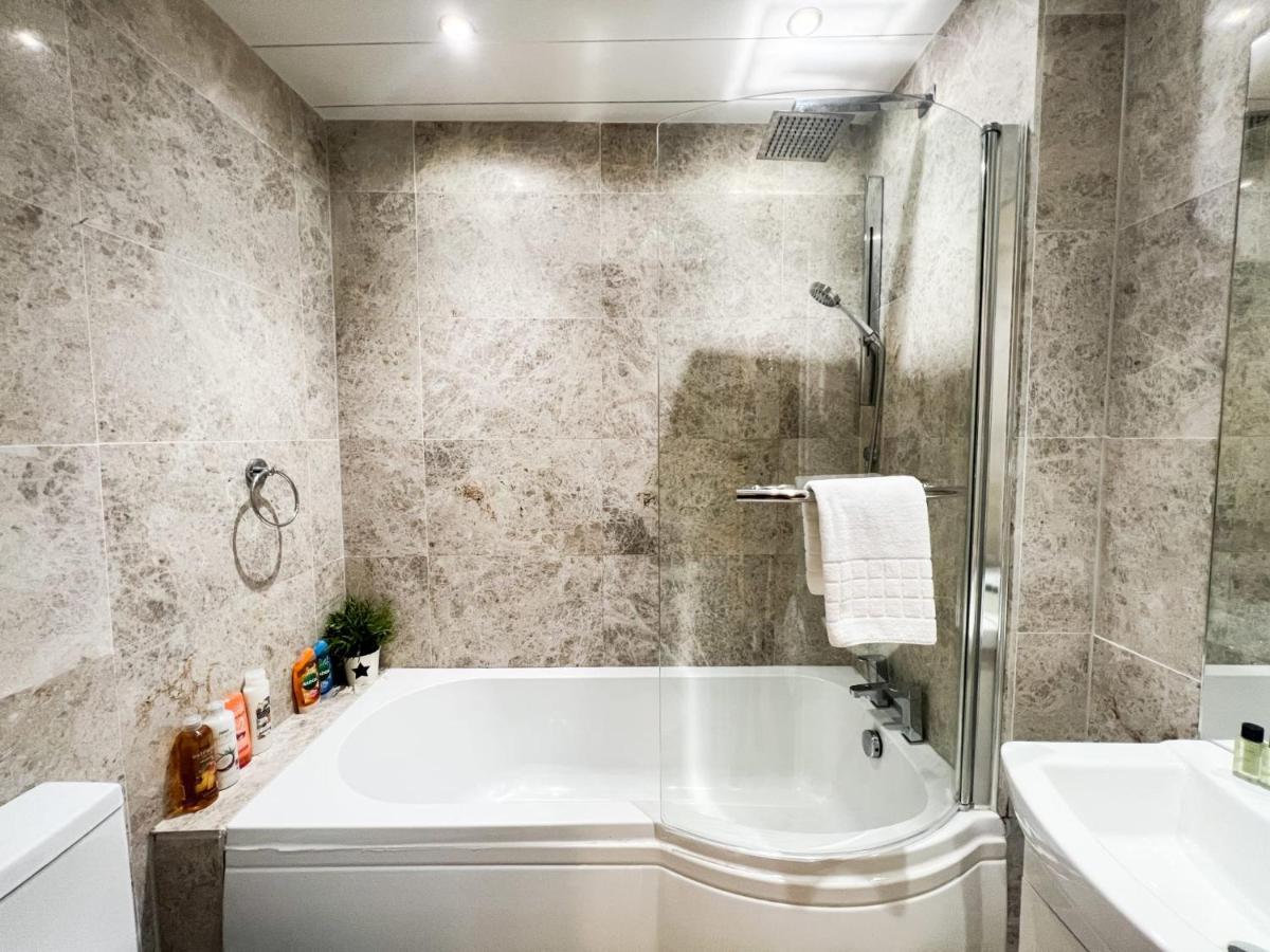 Spacious Flat Sleeps 8 Near Princes Street Edynburg Zewnętrze zdjęcie