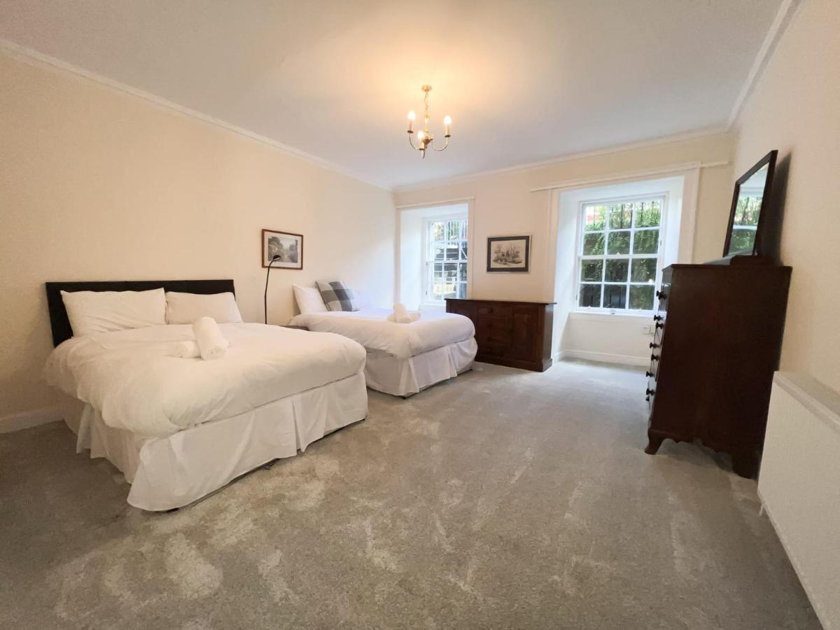 Spacious Flat Sleeps 8 Near Princes Street Edynburg Zewnętrze zdjęcie