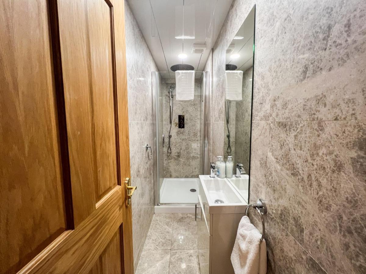 Spacious Flat Sleeps 8 Near Princes Street Edynburg Zewnętrze zdjęcie