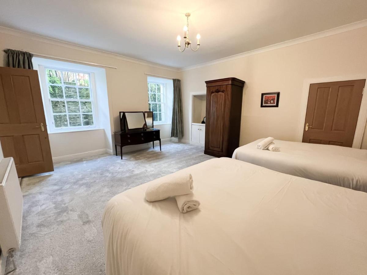 Spacious Flat Sleeps 8 Near Princes Street Edynburg Zewnętrze zdjęcie