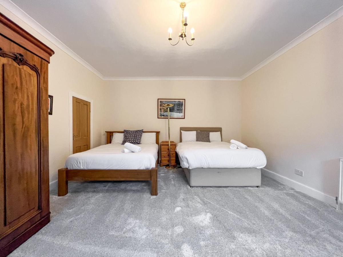 Spacious Flat Sleeps 8 Near Princes Street Edynburg Zewnętrze zdjęcie